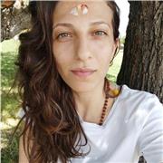 Nelle mie lezioni individuali e di gruppo, viaggeremo nella tradizionalità dell'hatha yoga e nella forza energetica del vinyasa co